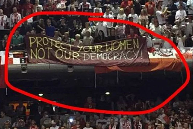 "Brońcie swoich kobiet, a nie naszej demokracji".