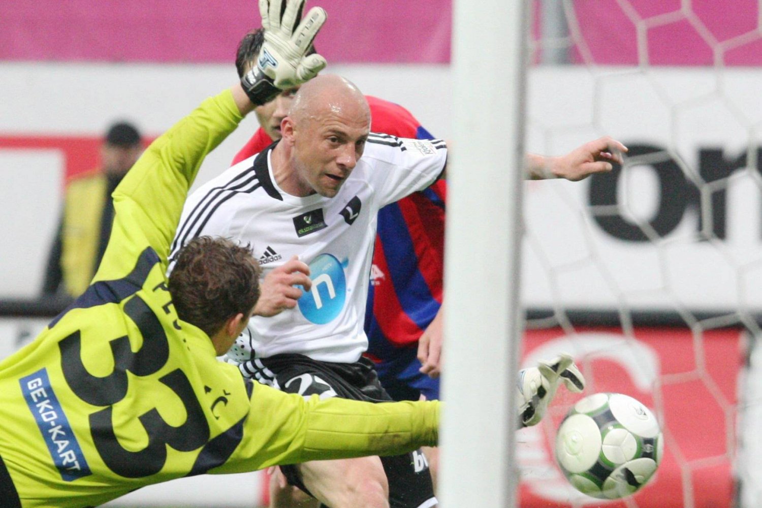 Piotr Rocki jest w ciężkim stanie po pęknięciu tętniaka. Rodzina byłego piłkarza prosi o wsparcie i modlitwę.