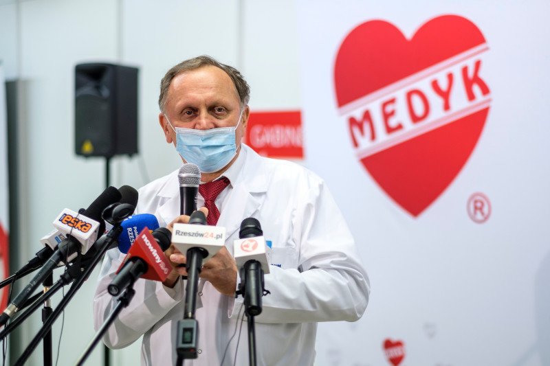 Dr Stanisław Mazur, założyciel i prezes centrum medycznego Medyk. Zrobiło się o nim głośno w związku z akcją szczepień i doniesieniami ws. jednorazowych strzykawek.