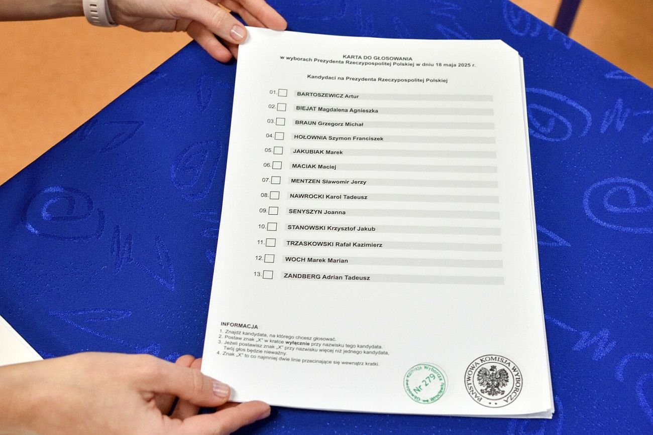 Tak wygląda karta do głosowania. Ma obcięty róg, musi mieć też pieczęcie PKW i obwodowej komisji wyborczej