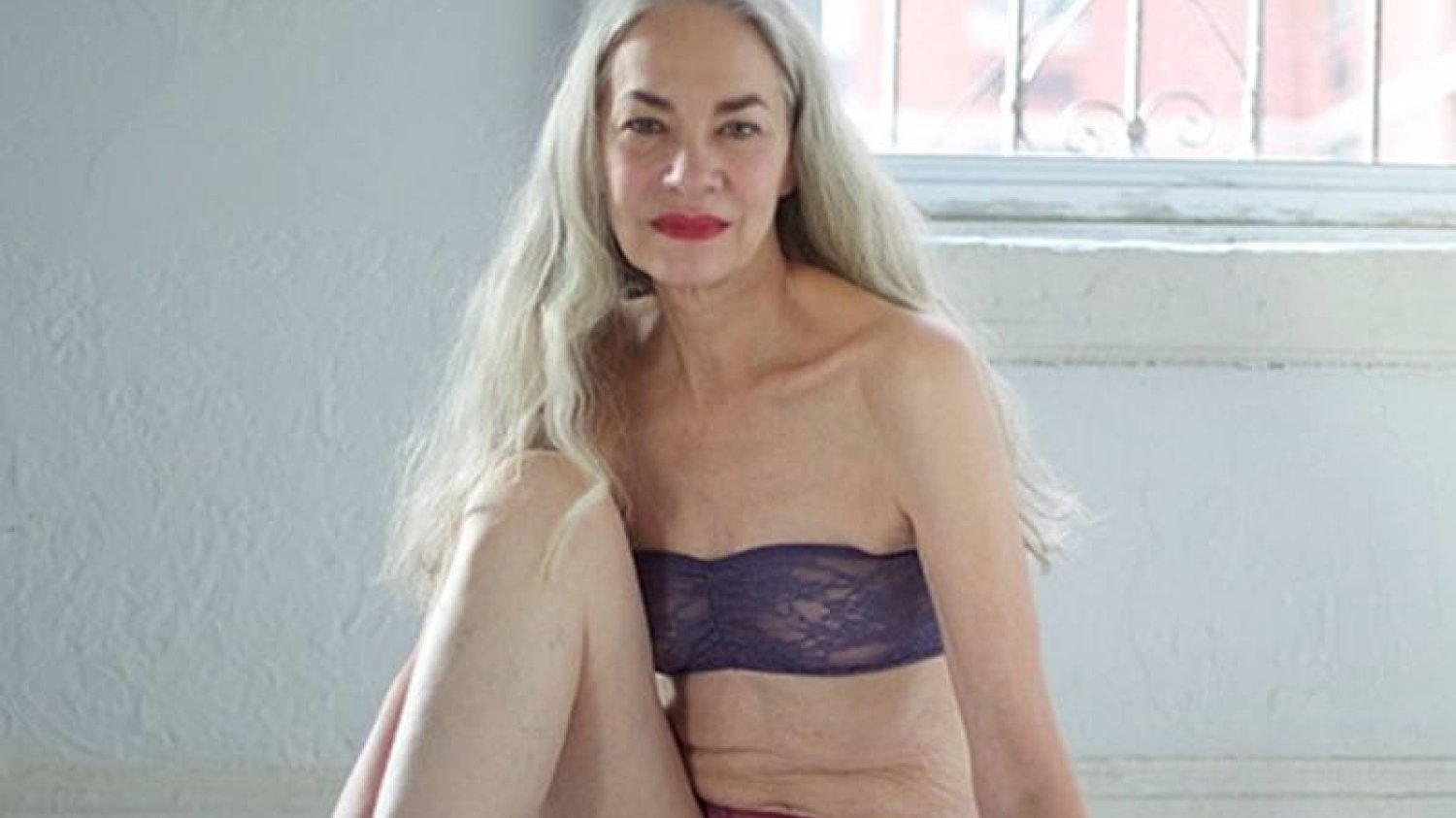 62 letnia modelka reklamuje bieliznę w najnowszej kampanii Reklamowej American Apparel