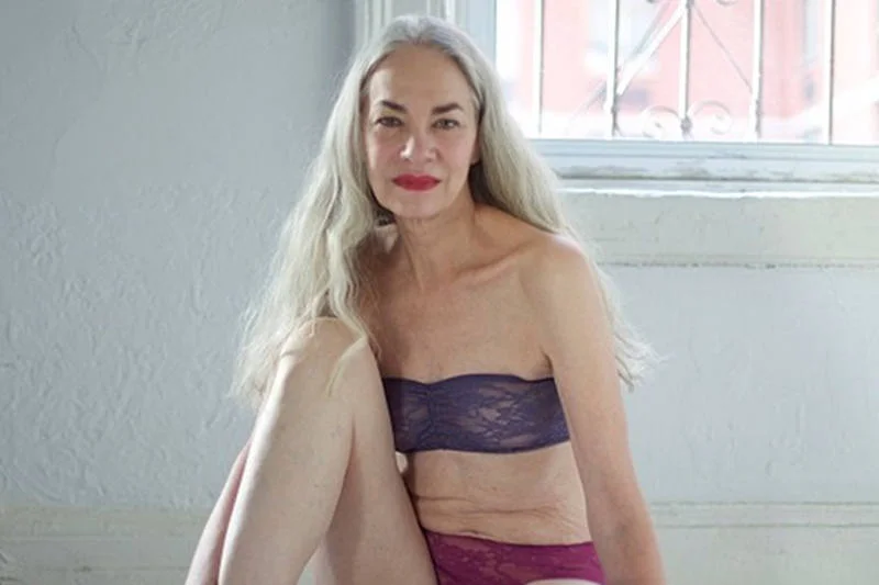 62 letnia modelka reklamuje bieliznę w najnowszej kampanii Reklamowej American Apparel