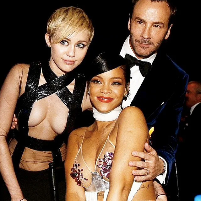 Miley i Rihanna w ich nagich sukienkach.