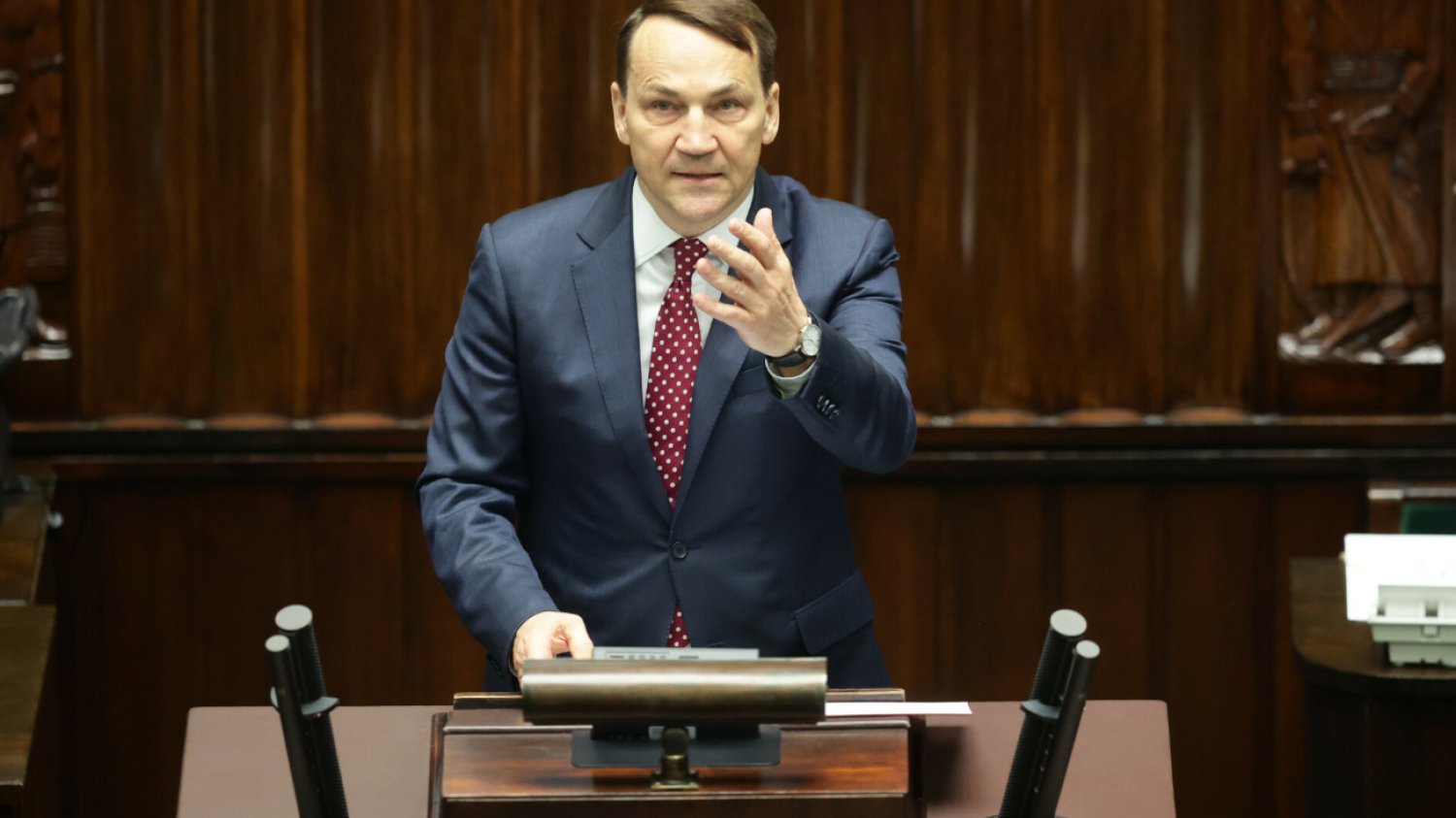 Sikorski od tych słów rozpoczął exposé w Sejmie. "To najtrudniejsze z moich wystąpień" Expose Radosława Sikorskiego w Sejmie
