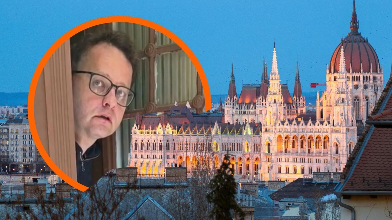 Marcin Romanowski się odnalazł. Pomieszkuje w luksusowej dzielnicy w Budapeszcie W tle: widok na parlament w Budapeszcie. W ramce: Marcin Romanowski ukrywający się za drzwiami.