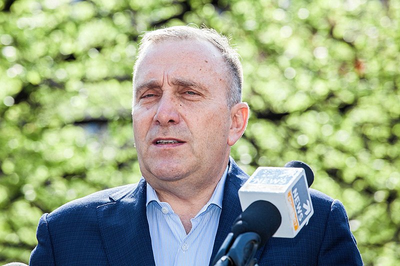 Przewodniczący PO Grzegorz Schetyna zapowiedział, że jego partia w najbliższych dniach przedstawi pomysł pomocy niepełnosprawnym alternatywny wobec nowego podatku proponowanego przez Mateusza Morawieckiego.