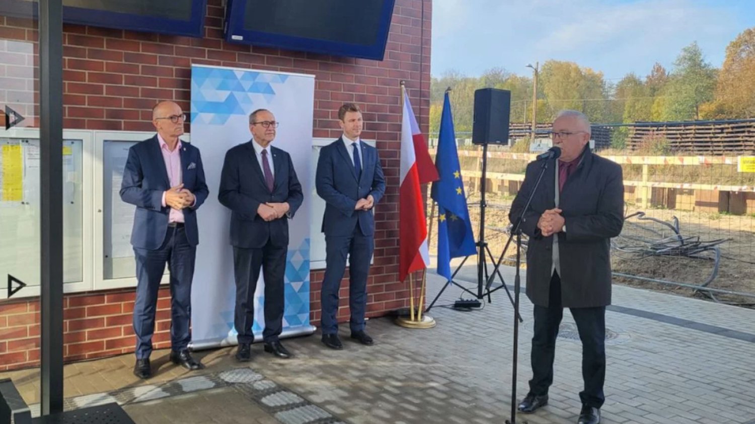 Budowa nowego dworca w Raciborach wywołała falę komentarzy w całym kraju. Jak oceniają ją mieszkańcy?