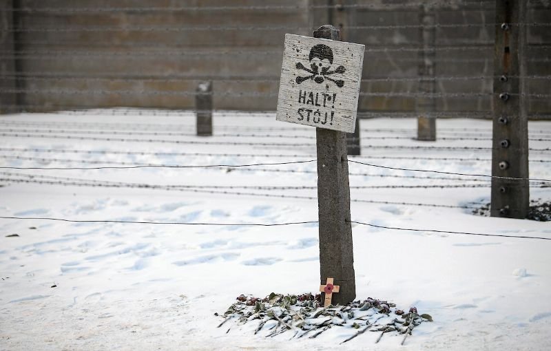 Zdjęcie wykonane podczas obchów 72. rocznicy wyzwolenia byłego nazistowskiego obozu zagłady  Auschwitz