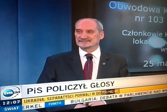 Antoni Macierewicz zaprezentował film, który pokazuje bałagan podczas wyborów w Warszawie.