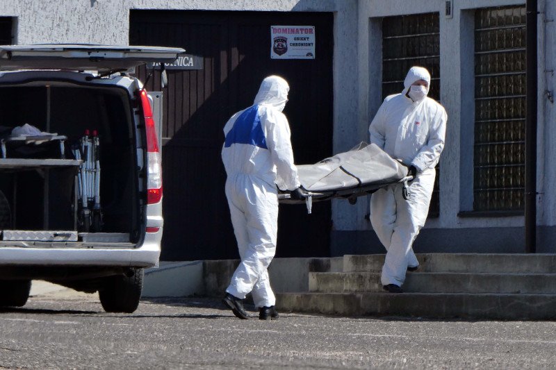 Czy pandemia koronawirusa przełożyła się na ogólną liczbę zgonów w Polsce? Liczba zgonów w 2020 roku.