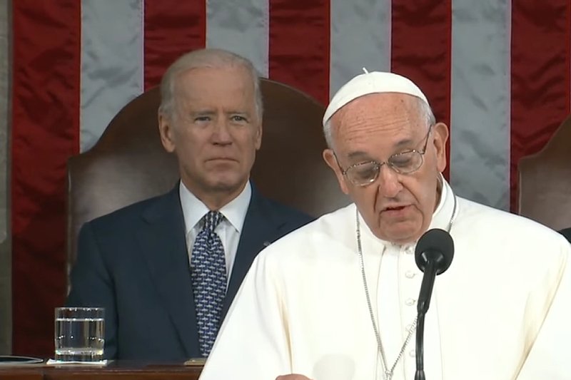 Papież Franciszek zapewnił Joe Bidena o swojej modlitwie.