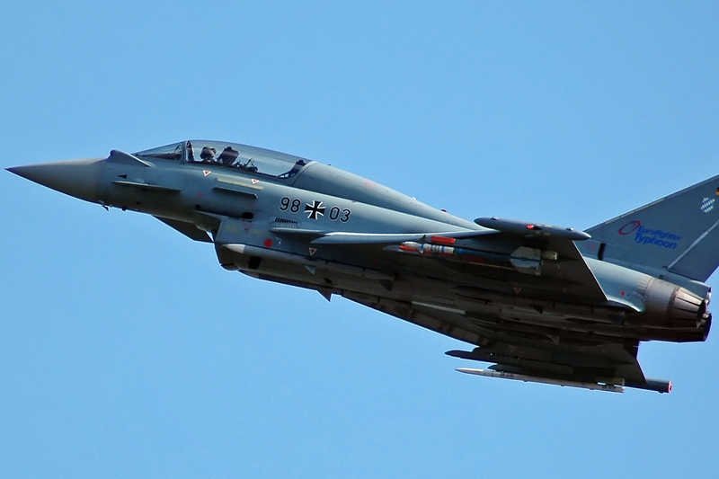 Niemcy wyślą sześć myśliwców do patrolowania nieba krajów bałtyckich.