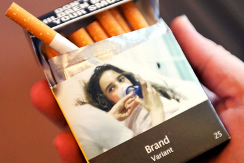 Australia, jako pierwsza na świecie wprowadziła ujednolicone paczki papierosów.