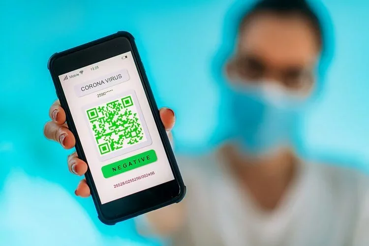 Paszporty covidowe działają już w Europie.