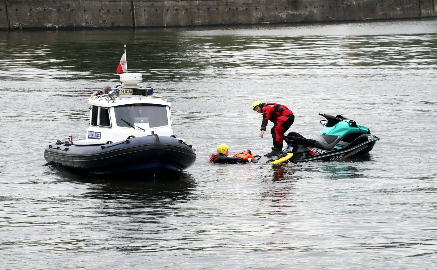 W zbiorniku retencyjnym znaleziono ciało 32-latka.