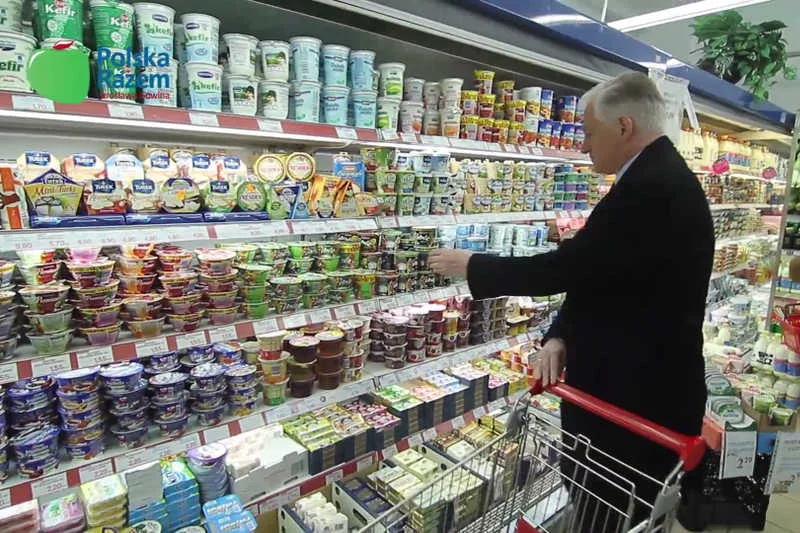 Jarosław Gowin robi polskie zakupy.