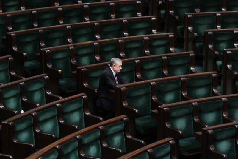 Posłowie często zmieniają kluby. Powinni oddawać mandaty.