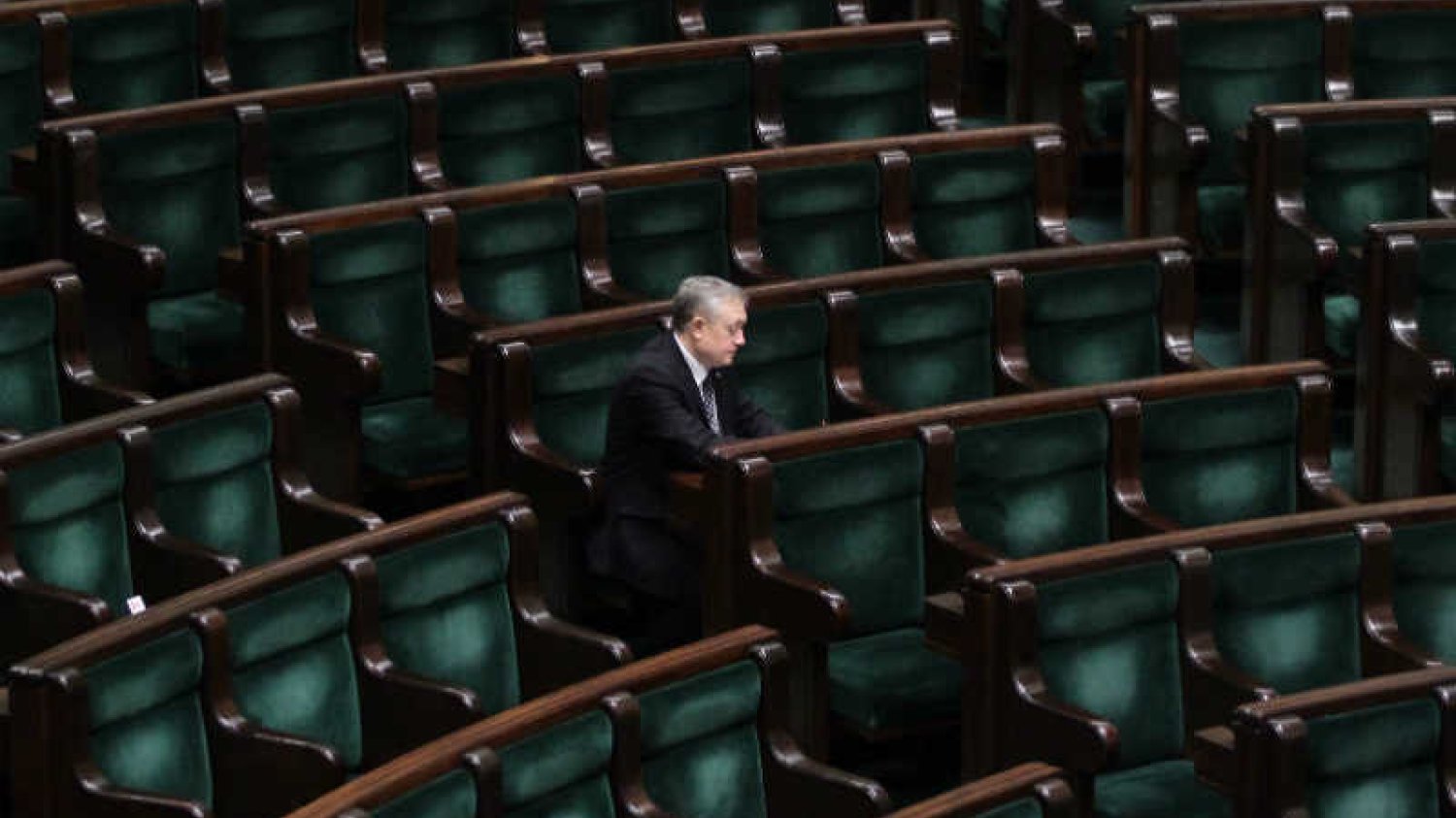 Posłowie często zmieniają kluby. Powinni oddawać mandaty.