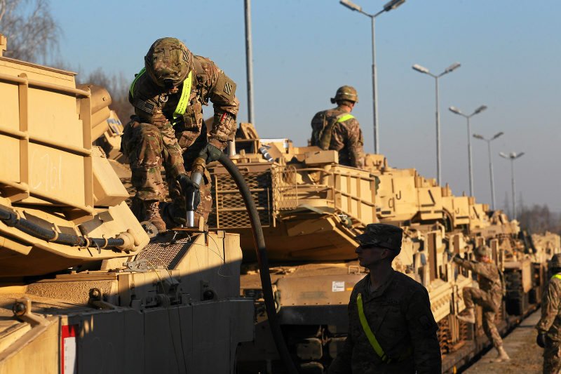 Amerykańskie czołgi już są w Polsce. Tyle, że pięć zostało po drodze w Niemczech, bo wjechały pod za niskie mosty i uległy uszkodzeniom.