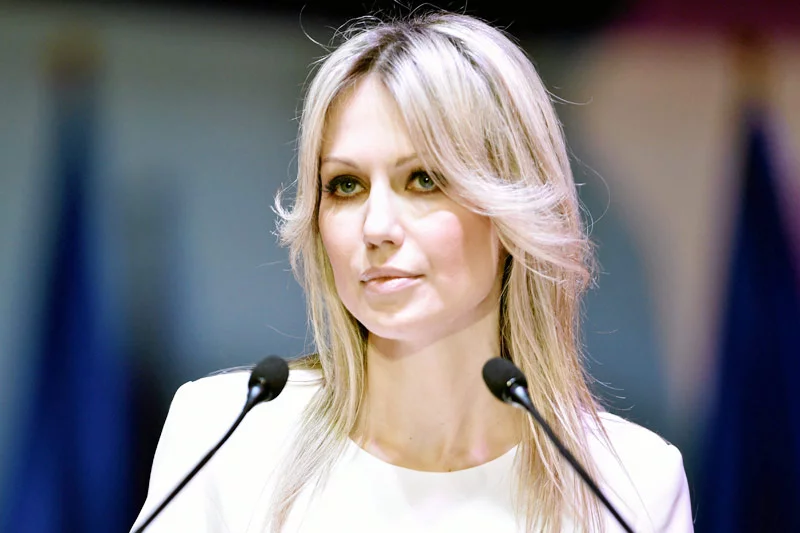 Magdalena Ogórek nadal przekonuje, że jej najlepszym pomysłem na politykę zagraniczną jest telefonowanie na Kreml.