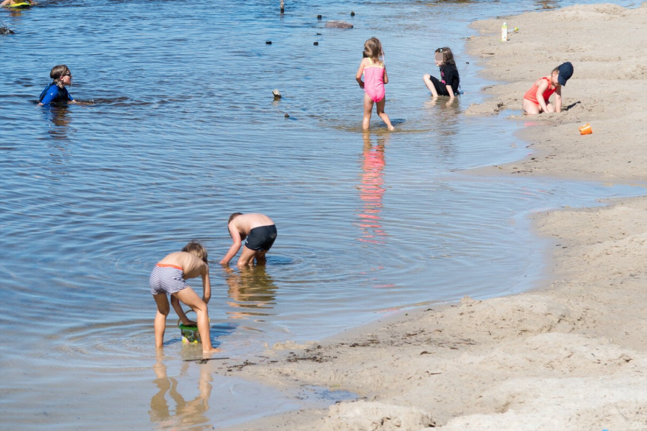 dzieci w Bałtyku