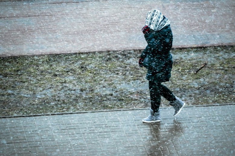 Na południu Polski sypnie śniegiem, a na północy spodziewane są oblodzenia.