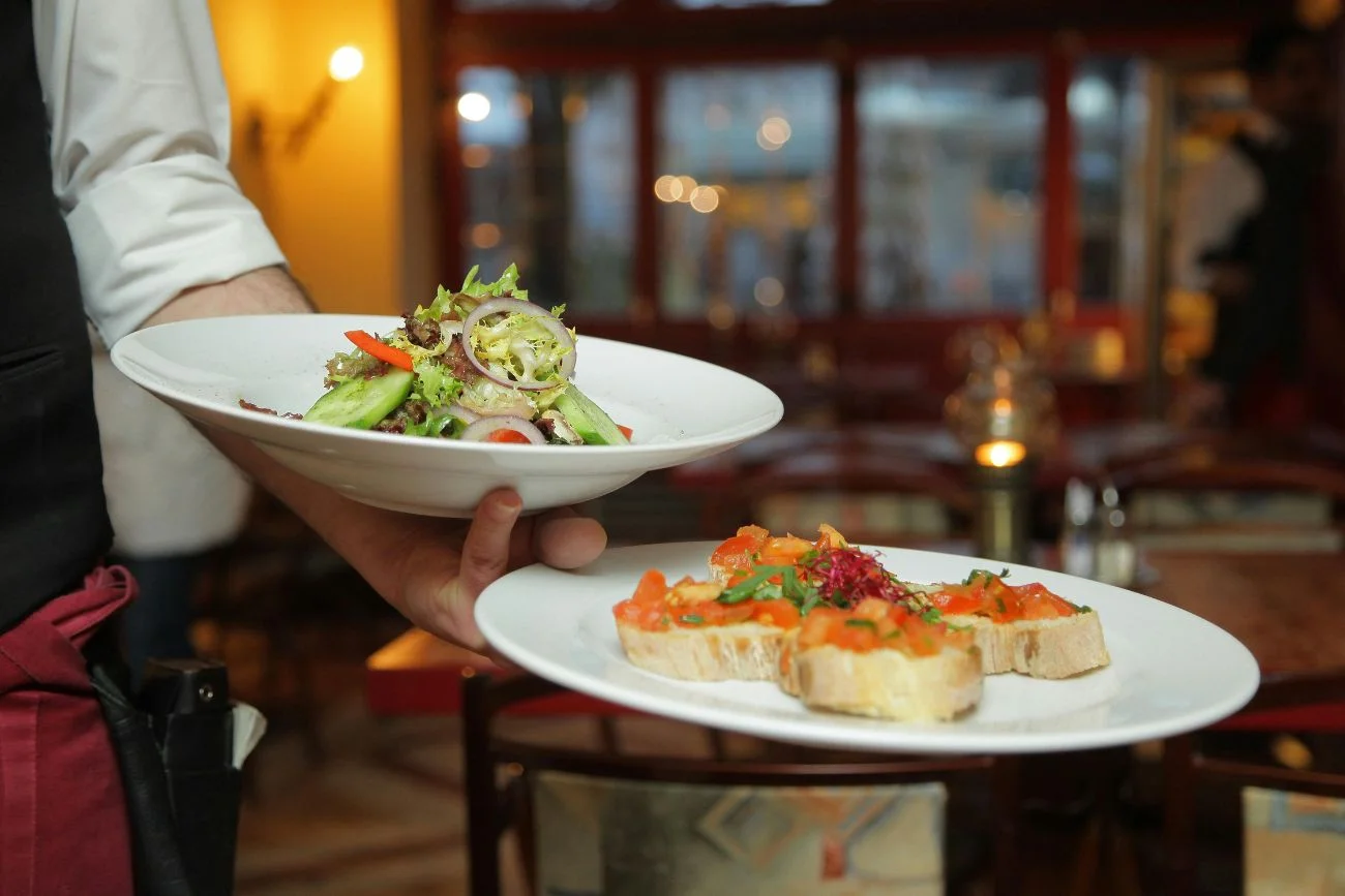 Dodatkowa opłata w restauracji we Wrocławiu. Chodzi o klimatyzację.