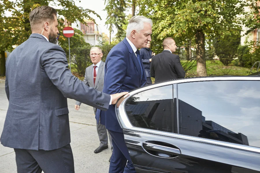 Limuzyna Jarosława Gowina miała kolizję z ciężarówką w Kuklinie.