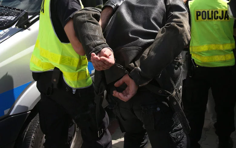 Dolnośląscy policjanci zatrzymali osobę podejrzaną o atak na biuro poselskie Beaty Kempy (PiS) w Sycowie (zdj. poglądowe).