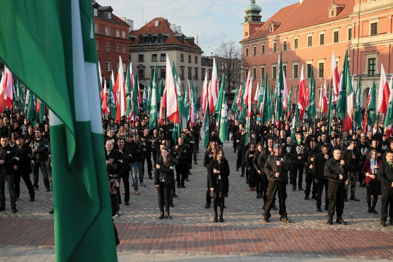 Reportaż "Superwizjera" rzuca nowe światło na polskich neonazistów. Na zdjęciu poglądowym manifestacja ONR.