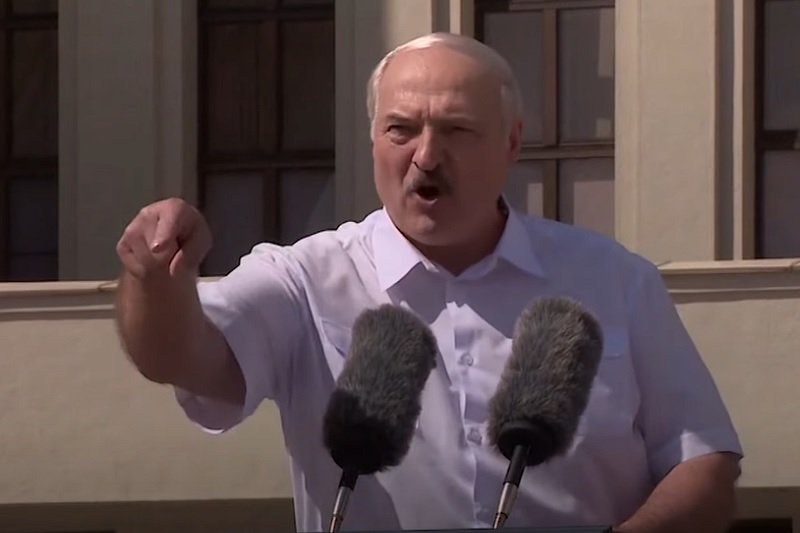 Aleksander Łukaszenka zaczął grozić jednemu z pracowników fabryki.