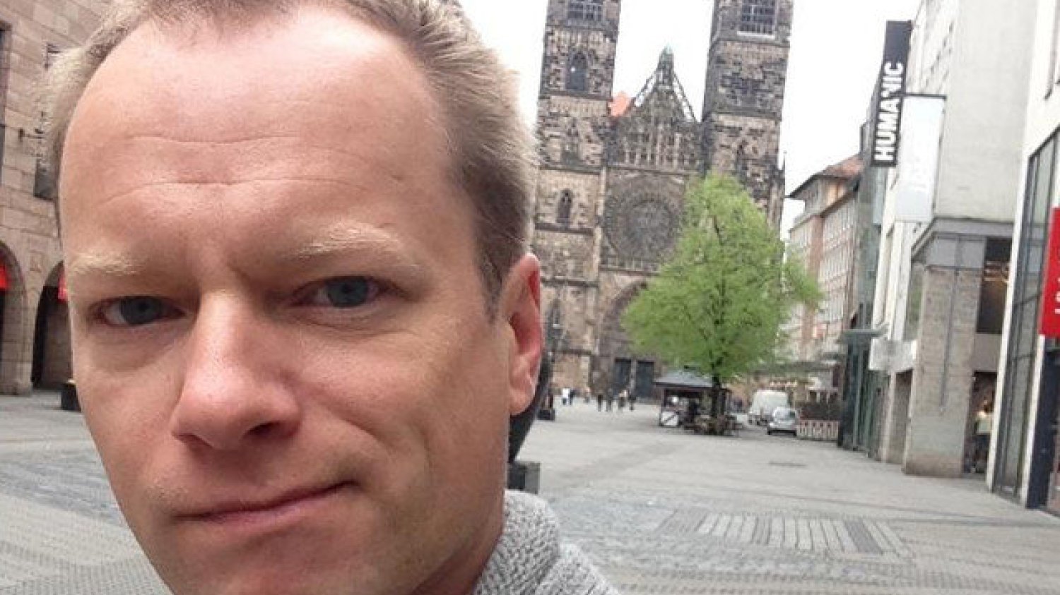 Maciej Stuhr sparafrazował posła Jarosława Kaczyńskiego, by zaprosić ludzi na czwartkową manifestację pod Pałacem Prezydenckim przeciwko upartyjnieniu sądów.