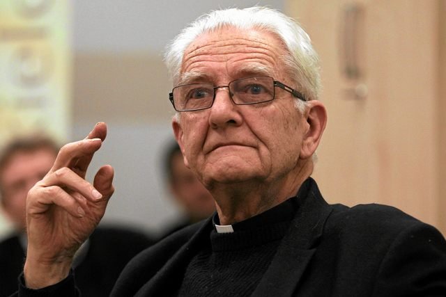 Ksiądz Adam Boniecki uważa, że duchowni nie zawsze pamiętają o roli, jaką mają do odegrania w życiu Kościoła świeccy wierni