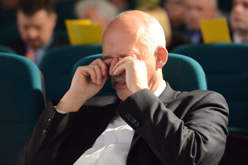 “Miałeś chamie złoty róg”. Droga Korwin-Mikkego od bohatera do zera