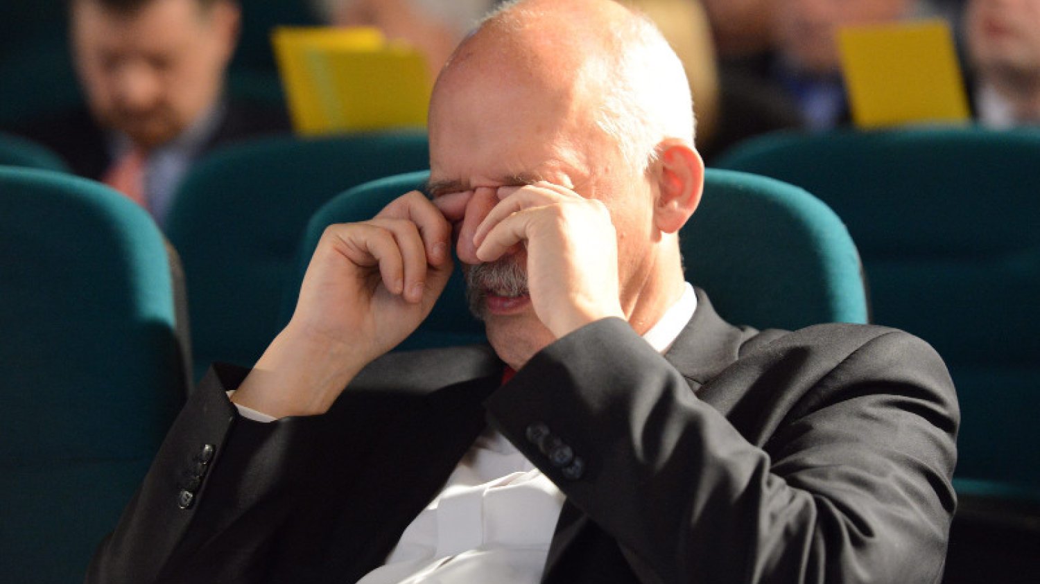 “Miałeś chamie złoty róg”. Droga Korwin-Mikkego od bohatera do zera