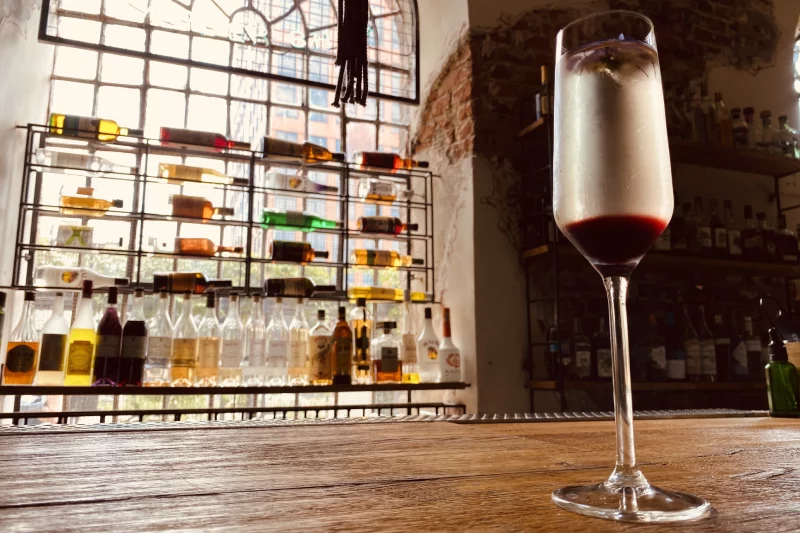 Osiem gwiazdek z wódką porzeczkową i prosecco