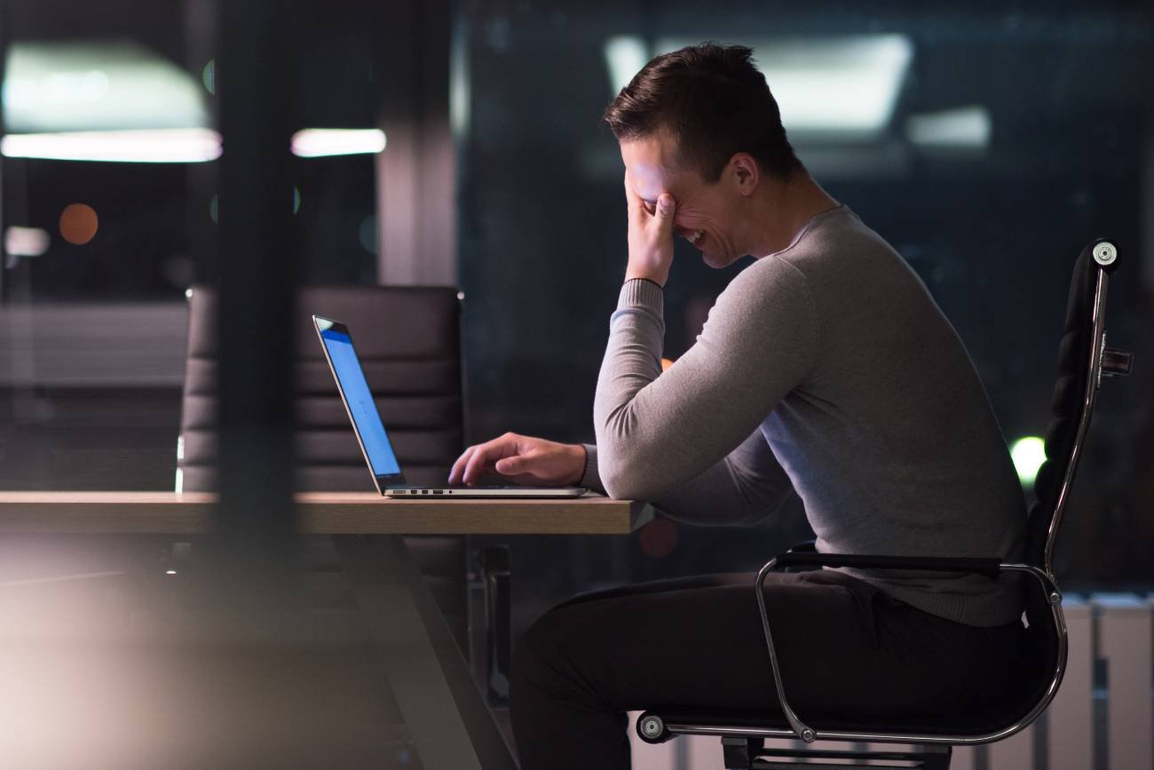 5 nawyków, które pokazują, że jesteś przepracowany. To czerwone lampki