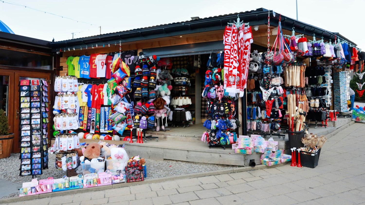Turyści już wybrali najlepszą pamiątkę sezonu. Króluje nad Bałtykiem i w górach