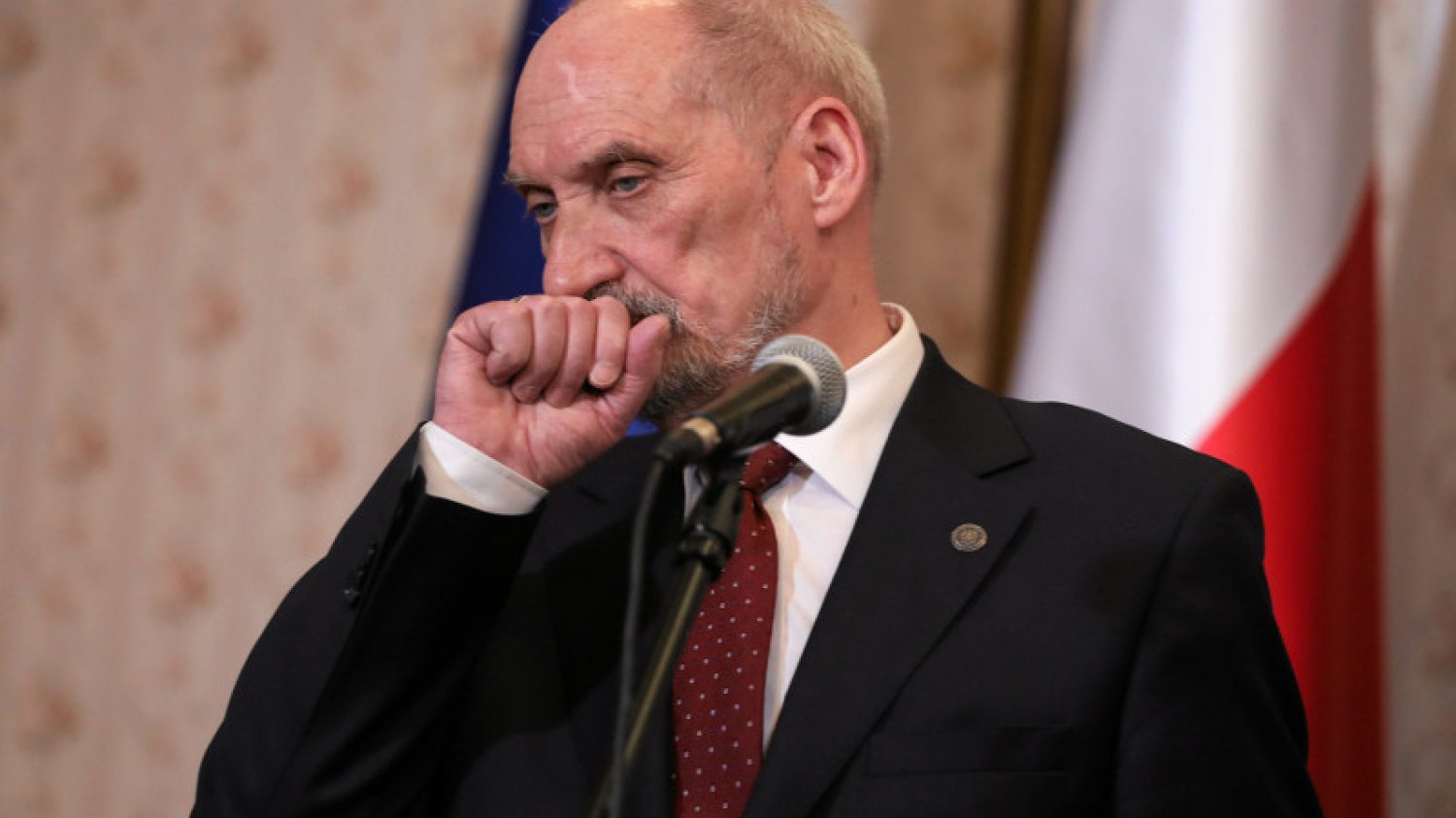 Szef MON Antoni Macierewicz jest na cenzurowanym w związku z siecią podejrzanych powiązań i koneksji prowadzących na wschód