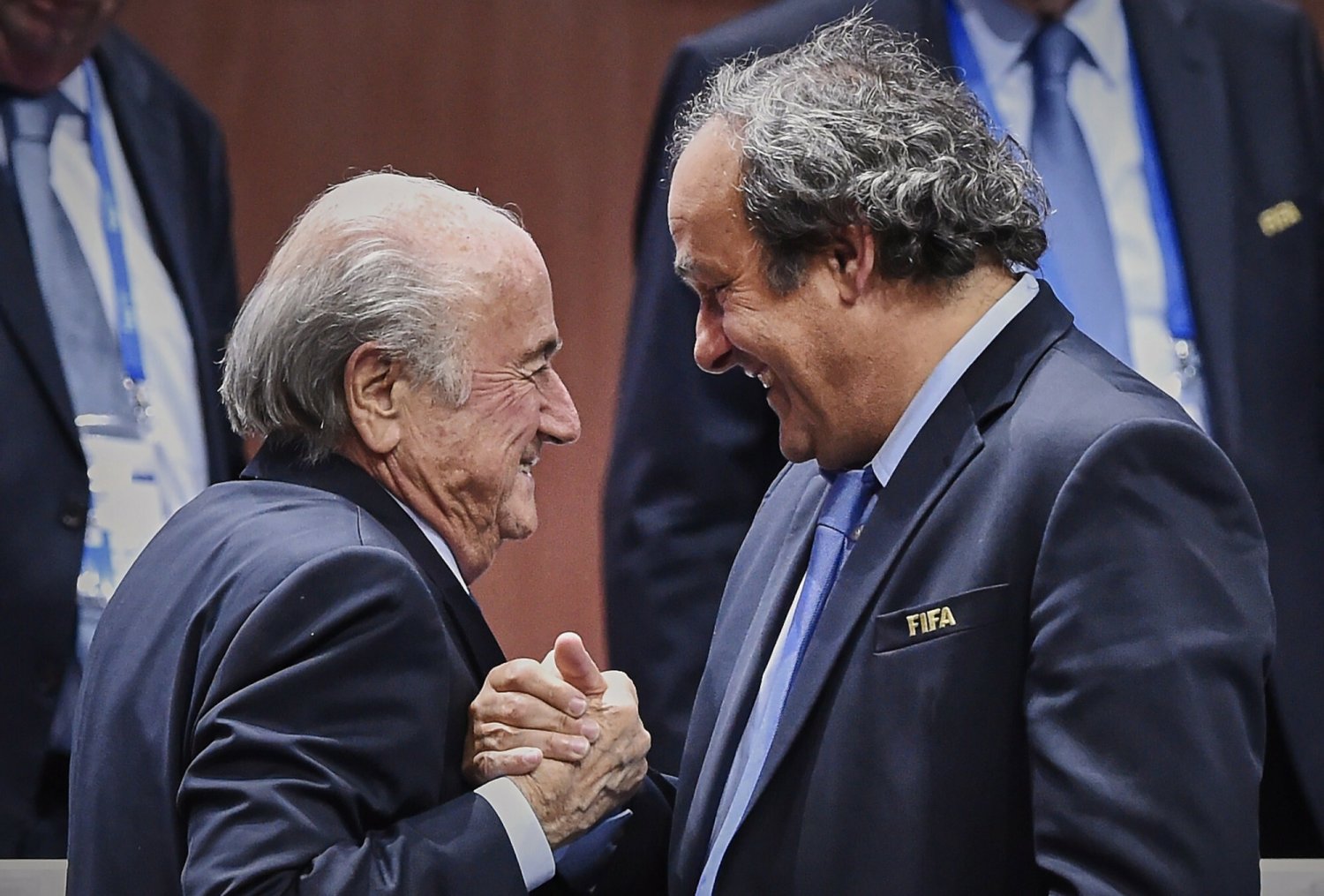 Michel Platini i Sepp Blatter za czasu rządów w UEFA oraz FIFA mieli przyjmować łapówki i defraudować ciężkie miliony