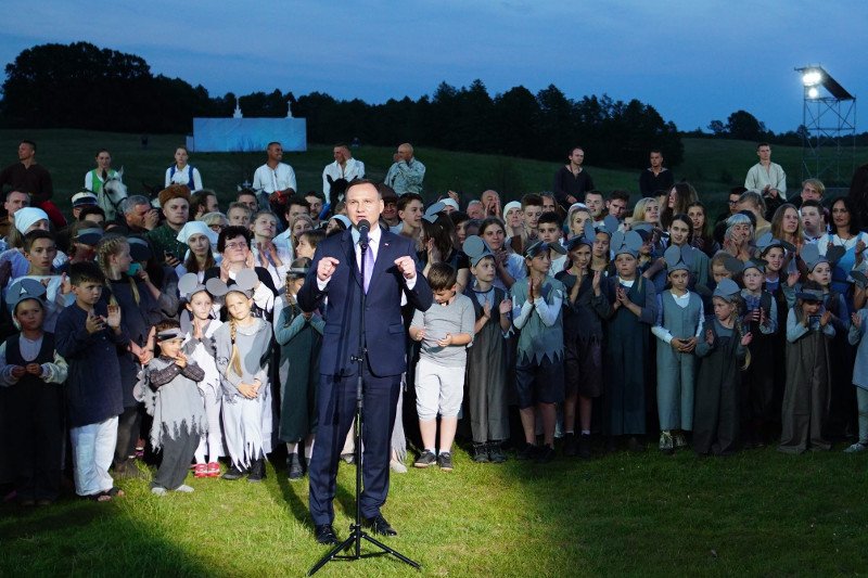 Ta wizyta prezydenta sprawiła, że nie wytrzymali. Grupa mieszkańców Murowanej Gośliny ma dość "Orła i Krzyża" – ze względu na hałas, jaki towarzyszy temu historycznemu widowisku.
