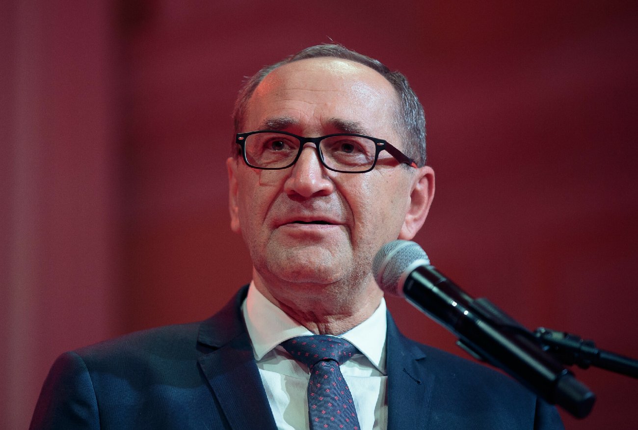 Senat. Spór o dodatek węglowy. Polityk PiS Jacek Bogucki mówi o "honorowych Polakach"