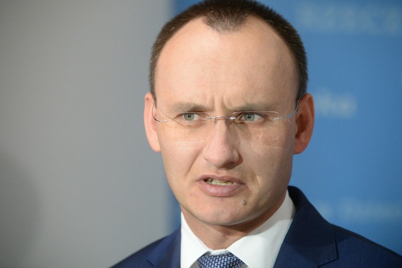 Rzecznik praw dziecka Mikołaj Pawlak: Należy odświeżyć schrony, a uczniowie powinny wiedzieć "czym jest broń".