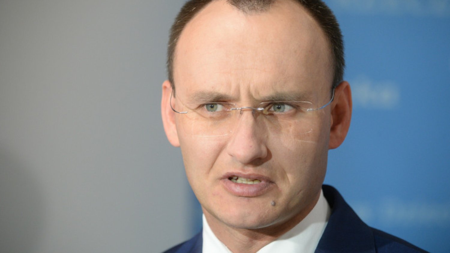 Rzecznik praw dziecka Mikołaj Pawlak: Należy odświeżyć schrony, a uczniowie powinny wiedzieć "czym jest broń".