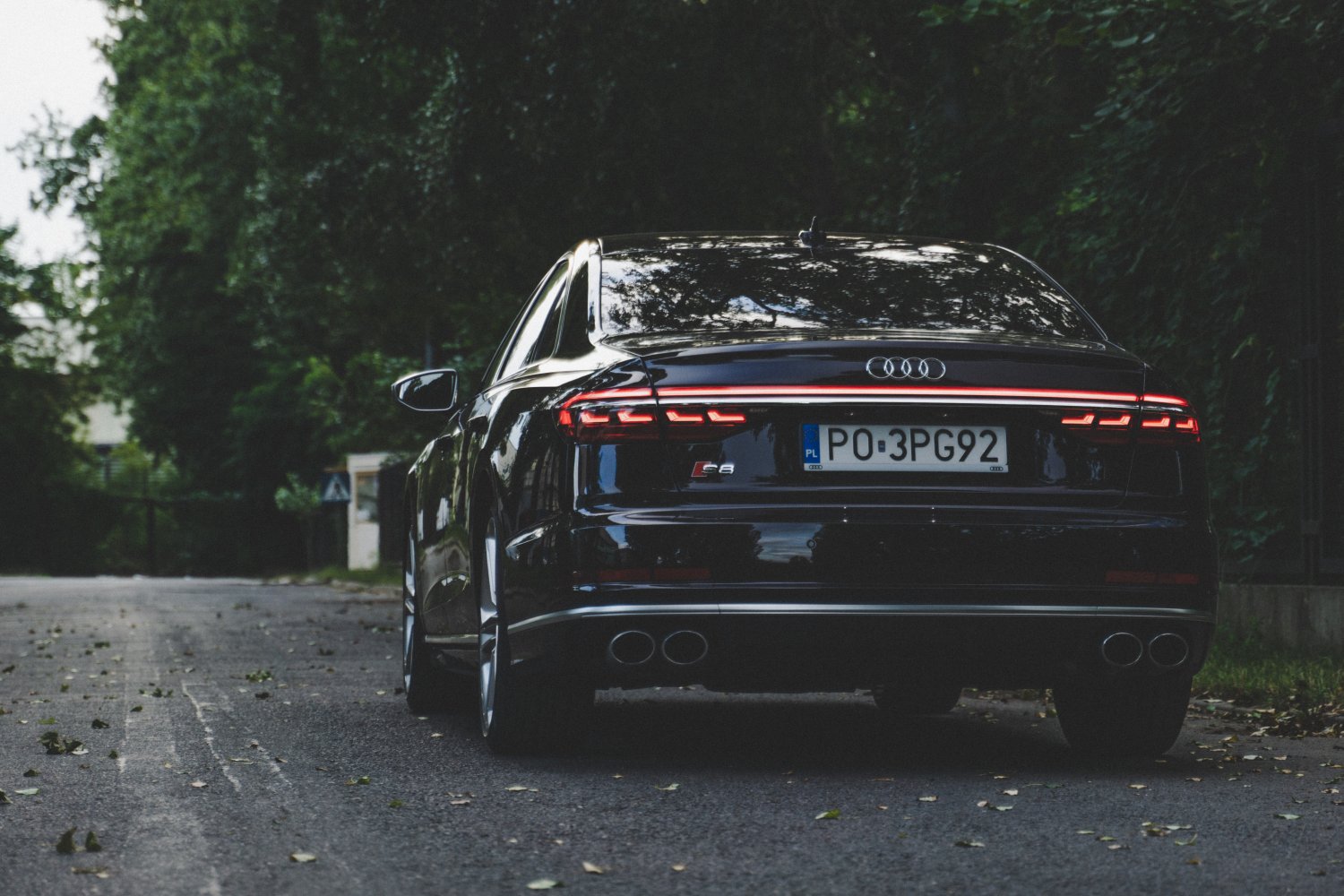 Audi S8 to luksusowe i aż za szybkie auto.