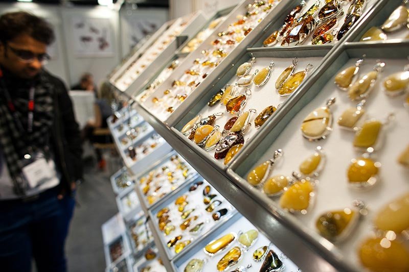 Czy gorączka bursztynu pozwala dorobić się niczym gorączka złota? Profesjonalni bursztyniarze ogromne pieniądze potrafią zarabiać nawet bez jantarowego eldorado.