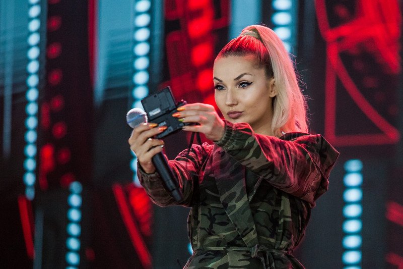 Cleo twierdzi, że Donatan złapał za pośladek Edytę Górniak z powodu ekscentrycznego poczucia humoru.