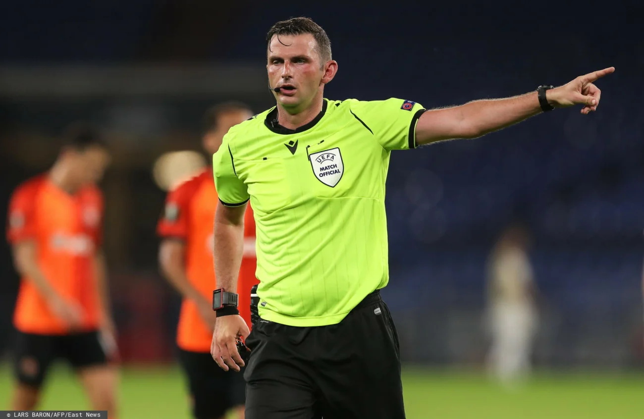 Sędzia Michael Oliver poprowadzi kluczowy mecz Polaków podczas Euro 2020