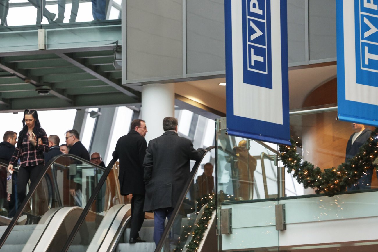 Pracownik TVP o napiętej atmosferze na Woronicza. "Sprawdzane są bagażniki"