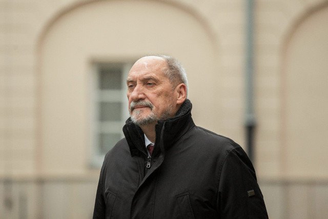 Antoni Macierewicz ufa nawet ludziom, do których nie maja zaufania służby specjalne.